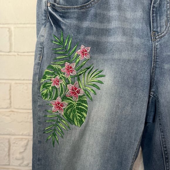 Earl Jeans Floral Embroidered Boyfriend Ankle Cuff Straight Leg Jeans Size 16 - Picture 3 of 4